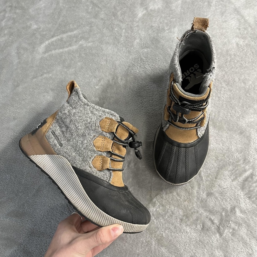 Sorel Out N About Boots Youth Size‎ 3 Gray Tan Suede Waterproof Winter Snow